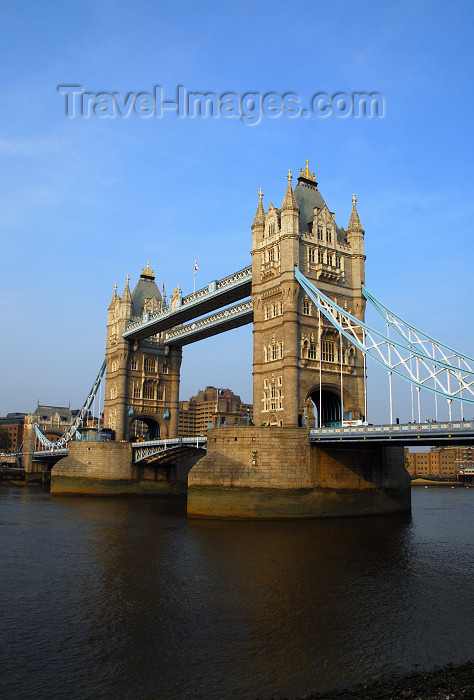 england470: London: Tower bridge - combined bascule and suspension bridge - photo by M.Torres - (c) Travel-Images.com - Stock Photography agency - Image Bank