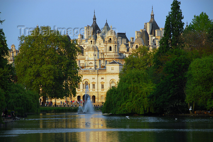 england473: London: St James park - pond and Whitehall - photo by Miguel Torres - (c) Travel-Images.com - Stock Photography agency - Image Bank