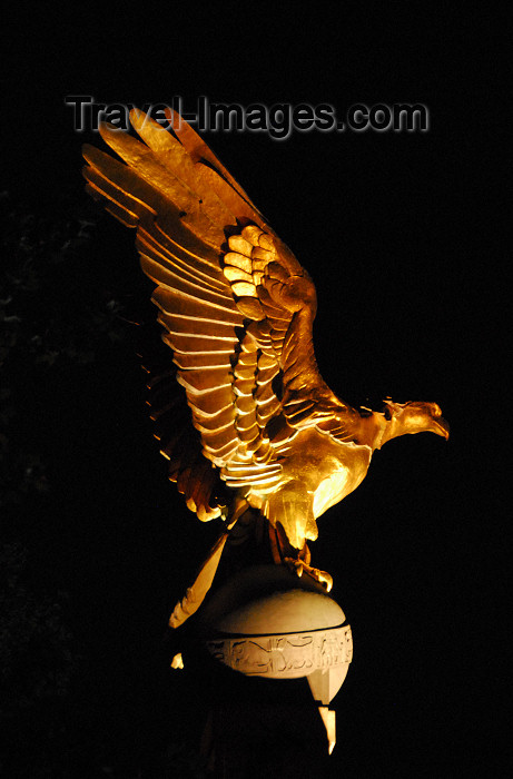 england486: London: golden eagle - RAF memorial - Victoria Embankment, Westminster - photo by M.Torres / Travel-Images.com - (c) Travel-Images.com - Stock Photography agency - Image Bank