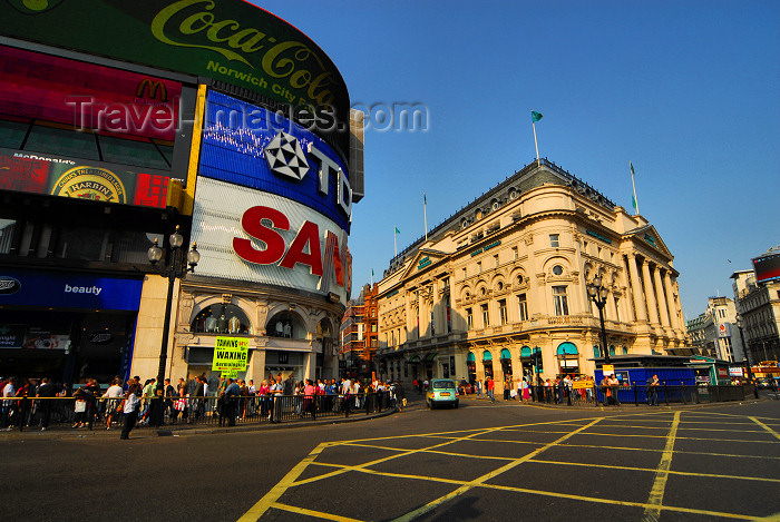 england492: London: neon signs and London Pavilion - Entrance to Shaftesbury Avenue - Piccadilly Circus - photo by M.Torres - (c) Travel-Images.com - Stock Photography agency - Image Bank