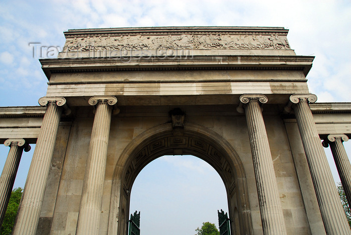 england493: London: Grand Entrance - Hyde Park - photo by M.Torres - (c) Travel-Images.com - Stock Photography agency - Image Bank