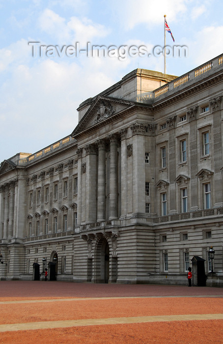 england495: London: Buckingham palace - photo by M.Torres / Travel-Images.com - (c) Travel-Images.com - Stock Photography agency - Image Bank