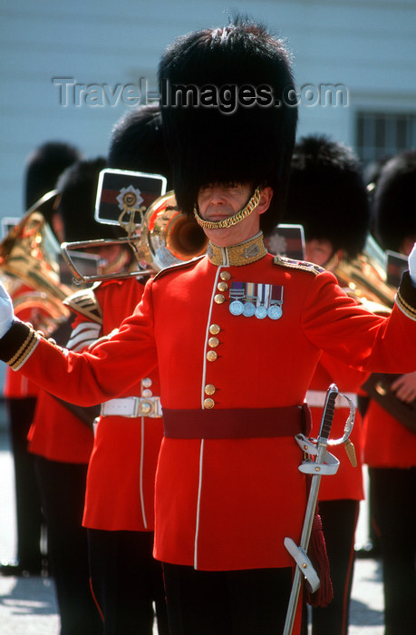 england497: London, United Kingdom: The royal guards - band, Buckingham palace, London, United Kingdom - photo by B.Henry - (c) Travel-Images.com - Stock Photography agency - Image Bank