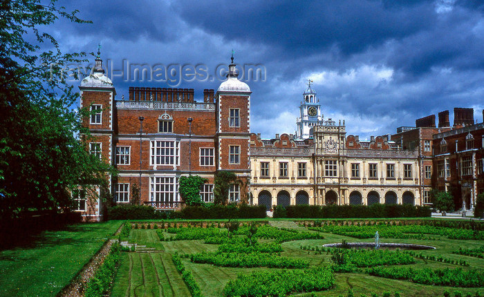 england498: London, United Kingdom: The London History Museum - photo by B.Henry - (c) Travel-Images.com - Stock Photography agency - Image Bank