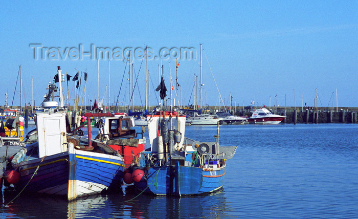 england506: Scarborough, North Yorkshire, England: Fishing boats - harbour - photo by D.Jackson - (c) Travel-Images.com - Stock Photography agency - Image Bank