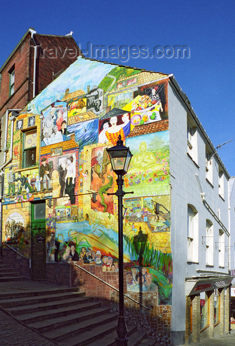 england514: Scarborough, North Yorkshire, England: Street Art, Bland's Cliff - photo by D.Jackson - (c) Travel-Images.com - Stock Photography agency - Image Bank