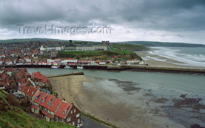 england518: Whitby, North Yorkshire, England: Whitby Sands, Tate Hill Sands and Entrance to Whitby Harbour viewed from Abbey Plain - photo by D.Jackson - (c) Travel-Images.com - Stock Photography agency - Image Bank