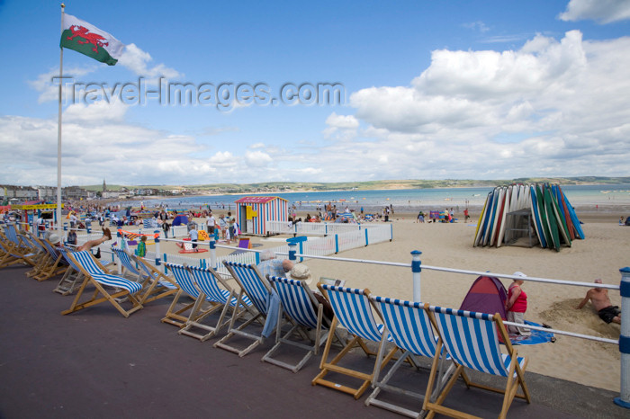 england565: Weymouth Beach, Dorset, England: deck chairs - photo by I.Middleton - (c) Travel-Images.com - Stock Photography agency - Image Bank