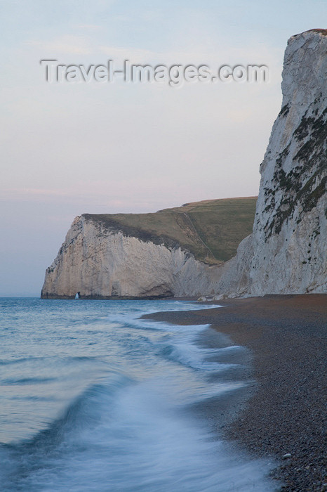 england573: Durdle Door beach, Dorset, England: wave and the cliffs of the Jurassic Coast - UNESCO World Heritage Site - photo by I.Middleton - (c) Travel-Images.com - Stock Photography agency - Image Bank