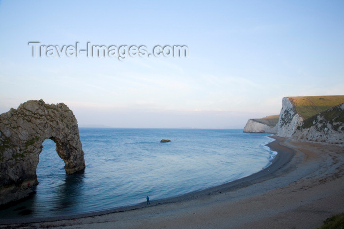 england575: Durdle Door, Dorset, England: the gate and the beach - UNESCO World Heritage Site - photo by I.Middleton - (c) Travel-Images.com - Stock Photography agency - Image Bank