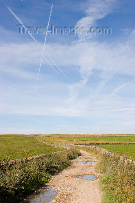 england596: Hope Valley, Peak District, Derbyshire, England: sky with aircraft contrails and hiking trail - near Castleton - photo by I.Middleton - (c) Travel-Images.com - Stock Photography agency - Image Bank