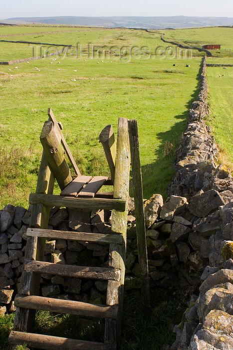 england598: Hope Valley, Peak District, Derbyshire, England: ladder over a stone wall - public bridleway - near Castleton - photo by I.Middleton - (c) Travel-Images.com - Stock Photography agency - Image Bank