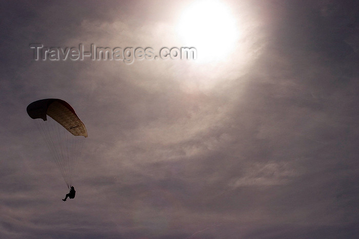 england600: Peak District, Derbyshire, England: paragliding off Mam Tor, near Castleton - photo by I.Middleton - (c) Travel-Images.com - Stock Photography agency - Image Bank