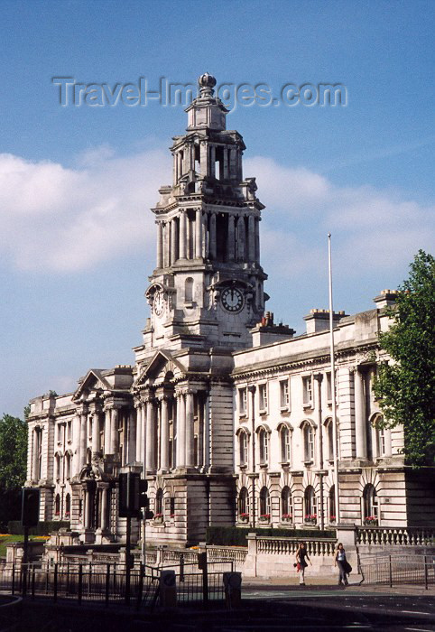 england61: Stockport (Greater Manchester): City Hall (photo by Miguel Torres) - (c) Travel-Images.com - Stock Photography agency - Image Bank