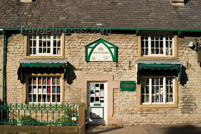 england613: Castleton, Peak District, Derbyshire, England: no vacancies at the Cruck Barn B&B - photo by I.Middleton - (c) Travel-Images.com - Stock Photography agency - Image Bank