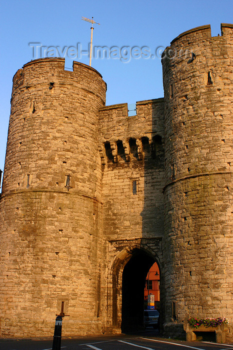 england622: Canterbury, Kent, South East England: Westgate - city wall gates and towers - photo by I.Middleton - (c) Travel-Images.com - Stock Photography agency - Image Bank