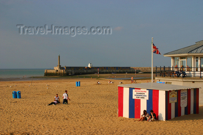 england632: Margate, Kent, South East England: breakwater and beach - photo by I.Middleton - (c) Travel-Images.com - Stock Photography agency - Image Bank