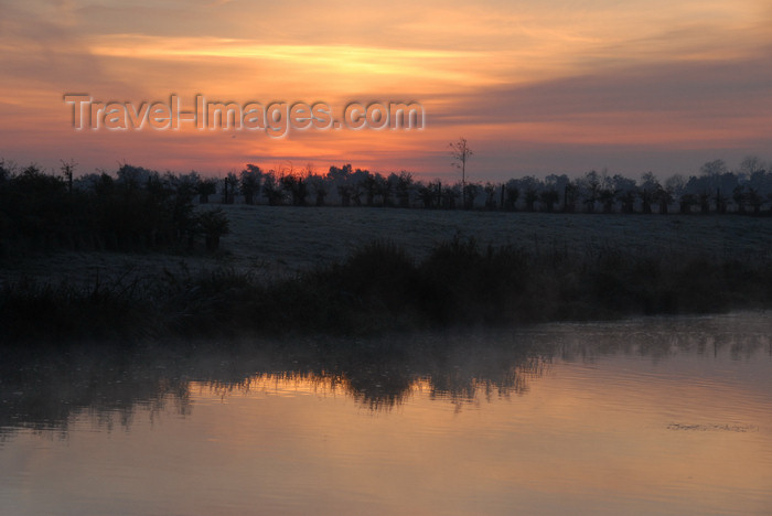 england648: Oxfordshire, South East England: River Thames, sunrise - photo by T.Marshall - (c) Travel-Images.com - Stock Photography agency - Image Bank