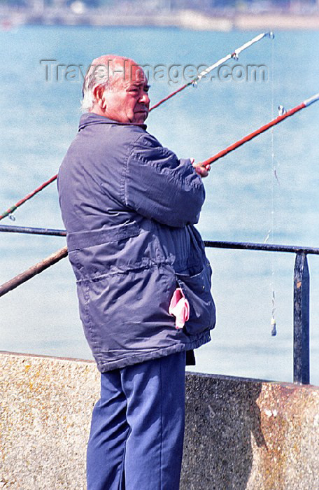 england66: England (UK) - Dover (Kent): local man fishing - angler - photo by J.Banks - (c) Travel-Images.com - Stock Photography agency - Image Bank