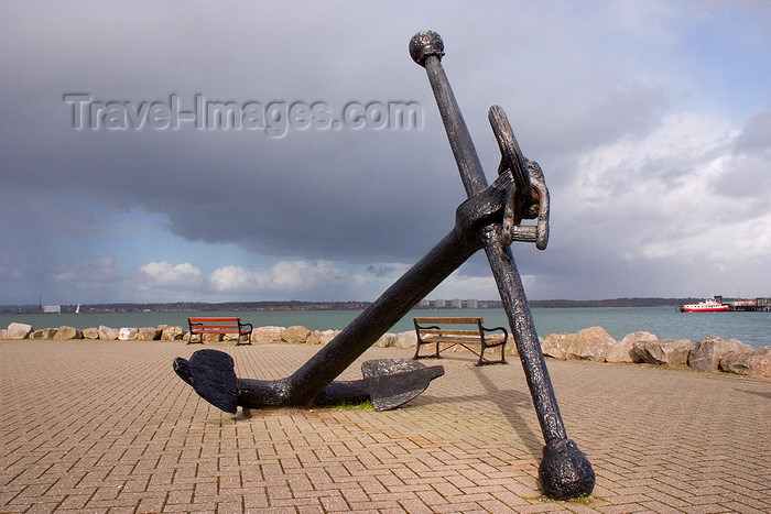 england676: Hythe, New Forest, Hampshire, South East England, UK: old anchor and promenade by the Southampton Water - photo by I.Middleton - (c) Travel-Images.com - Stock Photography agency - Image Bank