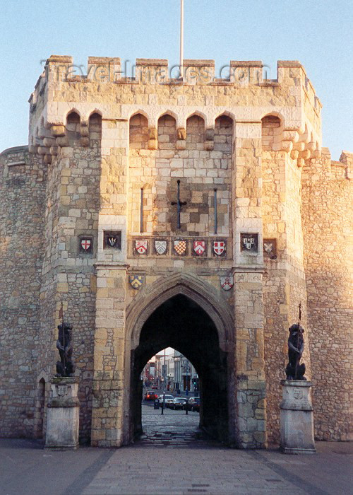 england7: England (UK) - Southampton / SOU (Hampshire): gate - Bargate - photo by M.Torres - (c) Travel-Images.com - Stock Photography agency - Image Bank