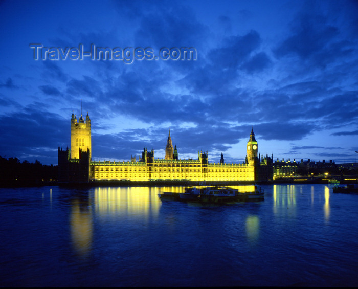 england781: London, England: Houses of Parliament - Westminster Palace - lights on the Thames - nocturnal - photo by A.Bartel - (c) Travel-Images.com - Stock Photography agency - Image Bank