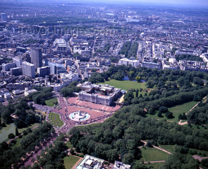 england799: London, England: Buckingham Palace, Belgravia and Hyde Park - Aerial - photo by A.Bartel - (c) Travel-Images.com - Stock Photography agency - Image Bank