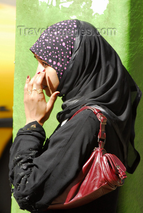 eritrea10: Eritrea - Asmara: Muslim girl waiting for the bus - photo by E.Petitalot - (c) Travel-Images.com - Stock Photography agency - Image Bank