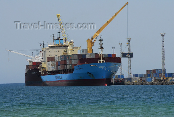 eritrea24: Eritrea - Massawa, Northern Red Sea region: unloading of the freighter Maersk Arkansas in Massawa harbour - container ship - Maersk Line - photo by E.Petitalot - (c) Travel-Images.com - Stock Photography agency - Image Bank