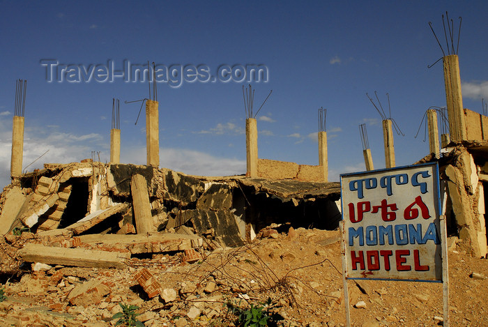 eritrea74: Eritrea - Senafe, Southern region: ruins of the Momona Hotel - photo by E.Petitalot - (c) Travel-Images.com - Stock Photography agency - Image Bank