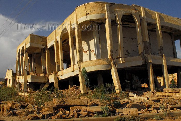 eritrea75: Eritrea - Senafe, Southern region: building damaged by the war - photo by E.Petitalot - (c) Travel-Images.com - Stock Photography agency - Image Bank