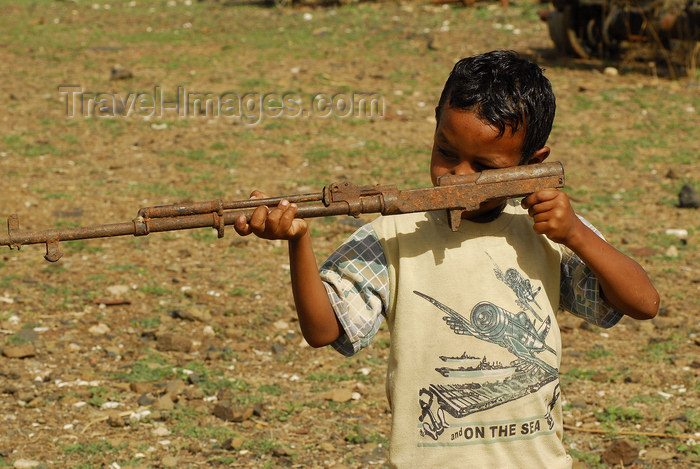 eritrea76: Eritrea - Mendefera, Southern region: a boy plays soldier with an old gun - photo by E.Petitalot - (c) Travel-Images.com - Stock Photography agency - Image Bank