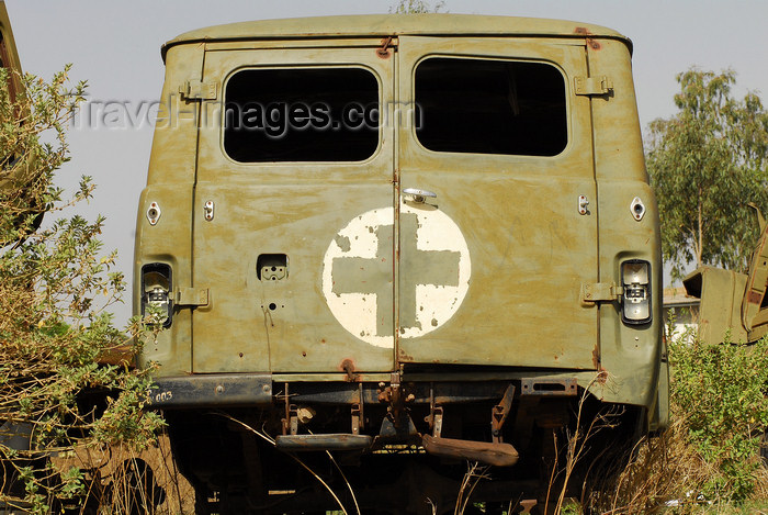 eritrea84: Eritrea - Mendefera, Southern region: rusting military ambulance - photo by E.Petitalot - (c) Travel-Images.com - Stock Photography agency - Image Bank