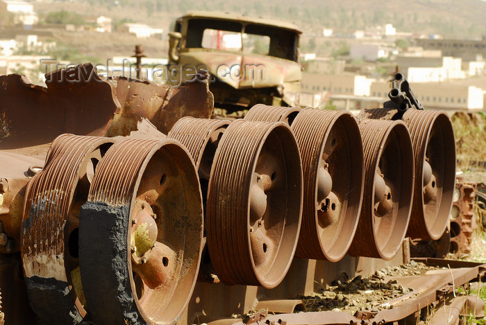 eritrea88: Eritrea - Mendefera, Southern region: tank wreck in a battle field - rollers without the caterpillar track - photo by E.Petitalot - (c) Travel-Images.com - Stock Photography agency - Image Bank