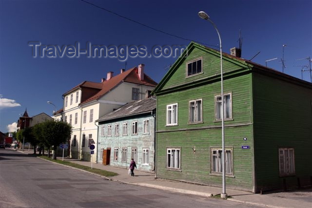 estonia103: Estonia - Valga: Riia street - old wooden houses - photo by A.Dnieprowsky - (c) Travel-Images.com - Stock Photography agency - Image Bank