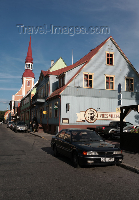 estonia138: Estonia - Parnu: timber houses and Elizabeth church - photo by A.Dnieprowsky - (c) Travel-Images.com - Stock Photography agency - Image Bank