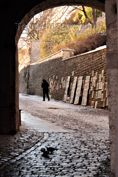 estonia169: Estonia - Tallinn - Old Town - artist on Pikk Jalg Street - photo by K.Hagen - (c) Travel-Images.com - Stock Photography agency - Image Bank