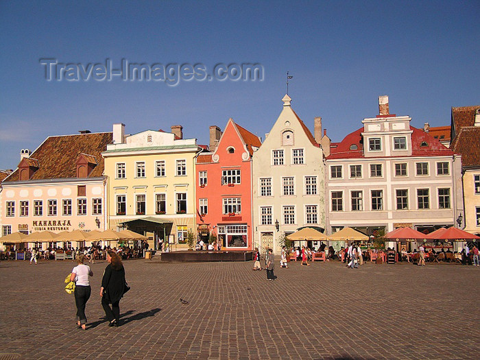 estonia2: Estonia / Eesti - Tallinn: old town - Town Hall square / Tallinna Reakoja plats - photo by J.Kaman - (c) Travel-Images.com - Stock Photography agency - Image Bank