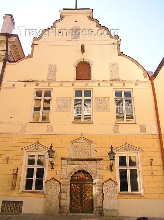 estonia49: Estonia - Tallinn: House of the Brotherhood of the Blackheads - guild hall - Mustpeade Maja - Pikk 26 - façade - photo by J.Kaman - (c) Travel-Images.com - Stock Photography agency - Image Bank