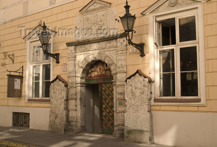 estonia69: Estonia - Tallinn: richly decorated door - House of the Brotherhood of Blackheads - unmarried merchants, who took their name from their patron saint, the black St.Maurice whose head is depicted in the brotherhood's coat of arms above the door - Pikk 26 - photo by C.Schmidt - (c) Travel-Images.com - Stock Photography agency - Image Bank