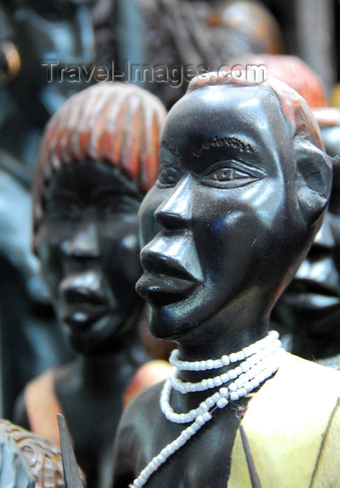 ethiopia101: Addis Ababa, Ethiopia: merkato - statues from southern Ethiopia - photo by M.Torres - (c) Travel-Images.com - Stock Photography agency - Image Bank