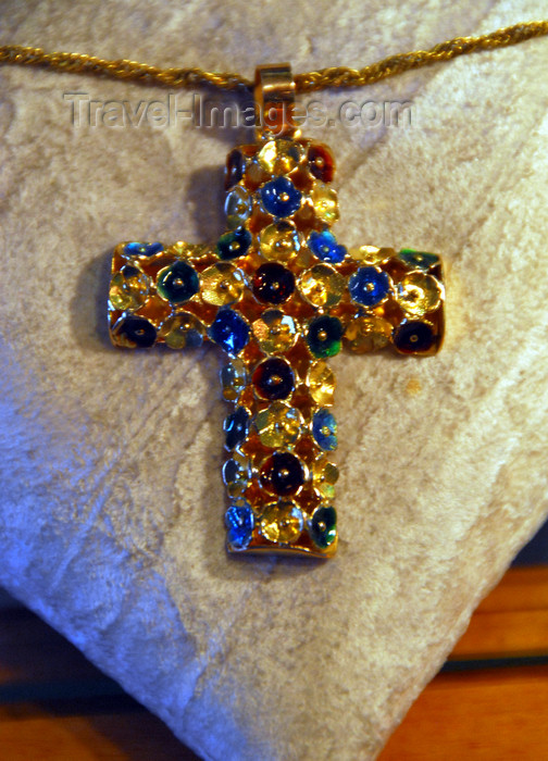 ethiopia128: Addis Ababa, Ethiopia: stone encrusted cross - Ethiopian jewelry at the Hilton Addis Ababa hotel  - photo by M.Torres - (c) Travel-Images.com - Stock Photography agency - Image Bank