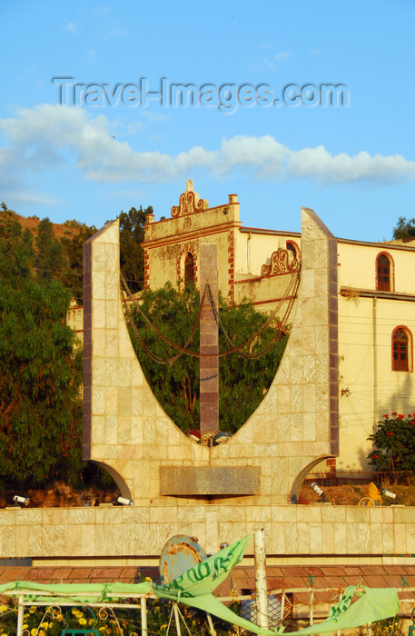 ethiopia355: Axum - Mehakelegnaw Zone, Tigray Region: roundabout decoration and Old Palace - photo by M.Torres - (c) Travel-Images.com - Stock Photography agency - Image Bank