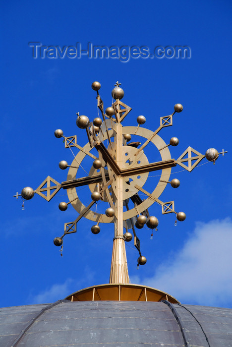 ethiopia364: Axum - Mehakelegnaw Zone, Tigray Region: Church of St Mary of Zion - cross atop the dome - photo by M.Torres - (c) Travel-Images.com - Stock Photography agency - Image Bank