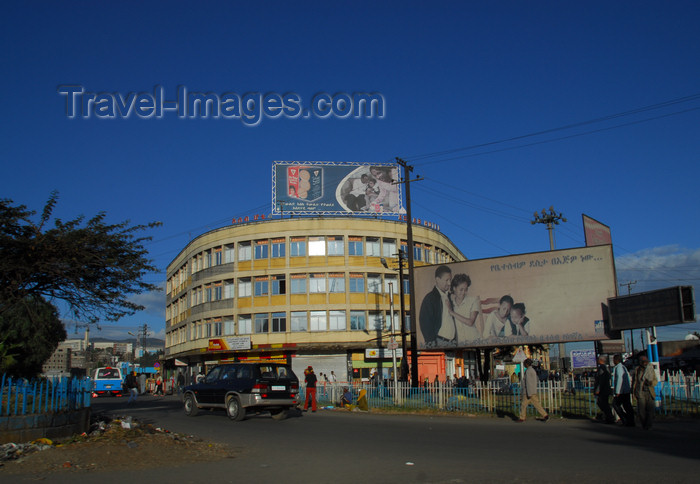 ethiopia42: Addis Ababa, Ethiopia: street scene - photo by M.Torres - (c) Travel-Images.com - Stock Photography agency - Image Bank