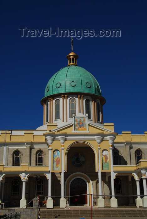 ethiopia52: Addis Ababa, Ethiopia: Bole Medhane Alem Cathedral - dome and SW stoa - photo by M.Torres - (c) Travel-Images.com - Stock Photography agency - Image Bank