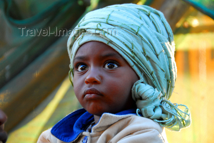 ethiopia96: Addis Ababa, Ethiopia: merkato - toddler - photo by M.Torres - (c) Travel-Images.com - Stock Photography agency - Image Bank