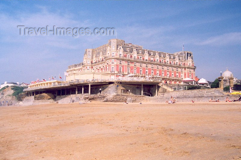 eusk11: Basque Country / Pais Vasco / Euskadi - Biarritz: the beach front Hotel du Palais or Eugenie Palace (photo by Miguel Torres) - (c) Travel-Images.com - Stock Photography agency - Image Bank