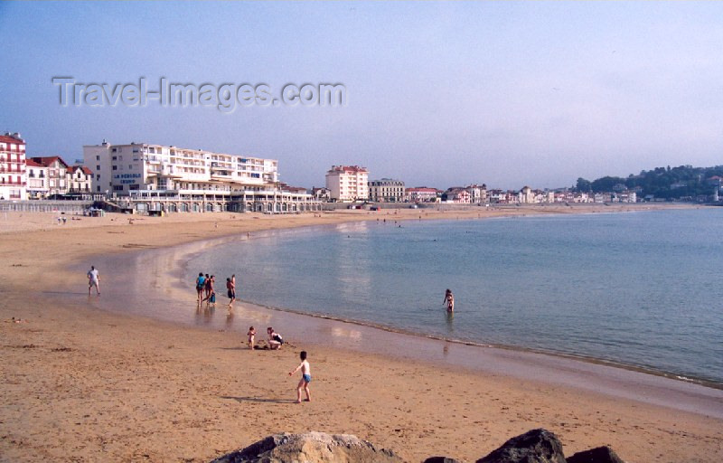 eusk14: Basque Country / Pais Vasco / Euskadi - St. Jean-de-Luz - Pyrénées-Atlantiques - Aquitaine: the bay - beach - La Grande Plage (photo by Miguel Torres) - (c) Travel-Images.com - Stock Photography agency - Image Bank