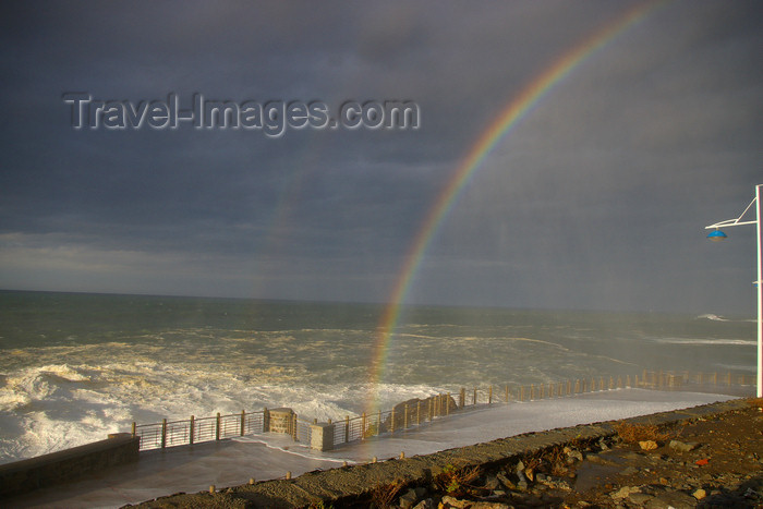 eusk45: Donostia-San Sebastián, Gipuzkoa province, Euskadi: rainbow - Southeastern end of Paseo Nuevo - photo by J.Zurutuza - (c) Travel-Images.com - Stock Photography agency - Image Bank